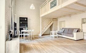 Modern Loft Near Bosco Verticale